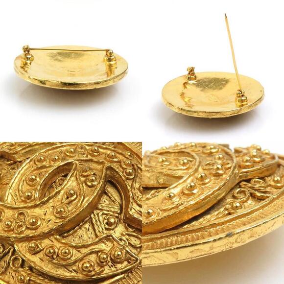 CHANEL Gold Logo Brooch - Picture 4 of 5